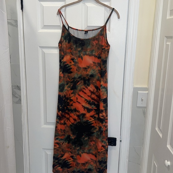 Dresses - Picture 5 of 7